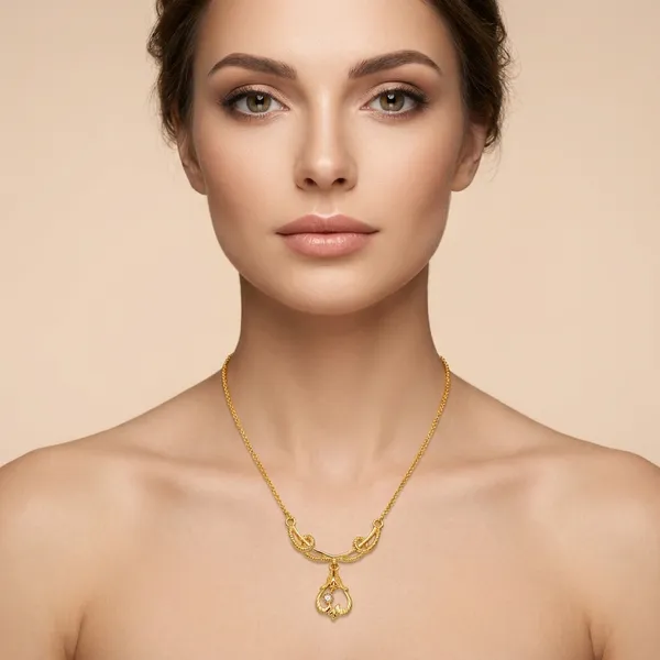 Elegant_Gold_Plated_Necklace_With_Crystal_Pendant