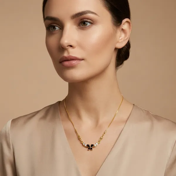 Elegant_Crescent_Moon_Crystal_Pendant_Necklace
