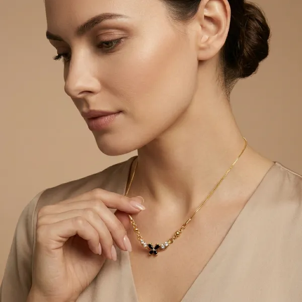Elegant_Crescent_Moon_Crystal_Pendant_Necklace