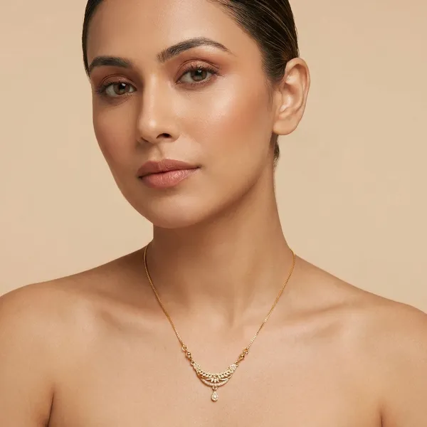 Elegant_Golden_Crescent_Moon_Necklace_With_Pendant