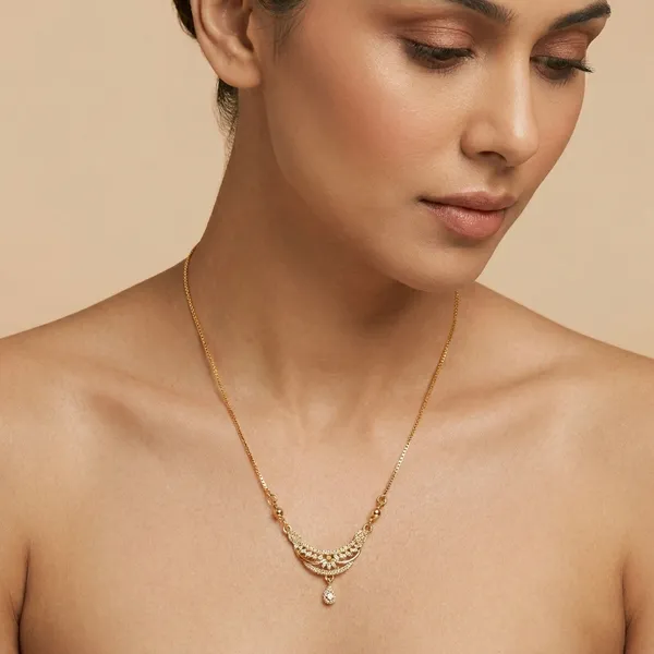 Elegant_Golden_Crescent_Moon_Necklace_With_Pendant