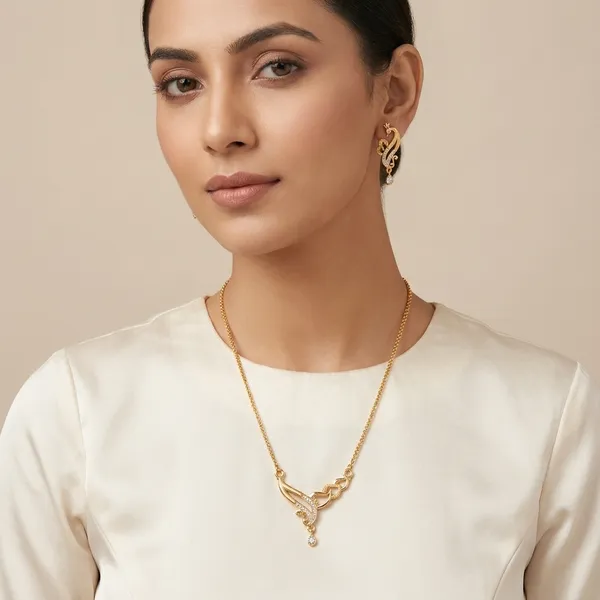 Gold_Plated_Crystal_Studded_Necklace_Set_With_Matching_Earrings