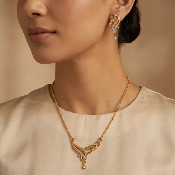 Gold_Plated_Crystal_Studded_Necklace_Set_With_Matching_Earrings