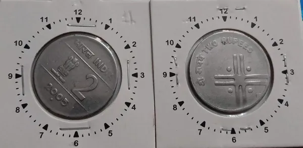 India_-_2005_-_2_Rupees_Noida_Mint_1O_Clock_Rotation_Error_Coin_UNC_-_Pack_of_2