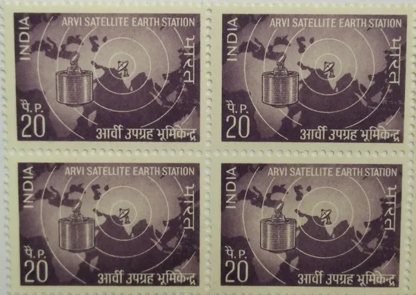 India_-_1972_-_Arvi_Satellite_Earth_Station._Space_Technology,_Map,_Globe,_Telecommunication,_Map,_20_P._(Block_of_4_stamp)_-_MNH_-_Pack_of_2
