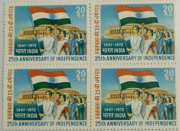India_-_1972_-_25th_Anniversary_of_Independence_Anniversary,_Parliament,_Flag,_Marchers,_Celebration,_20_P_Block_of_4_Stamp_-_MNH_-_Pack_of_2