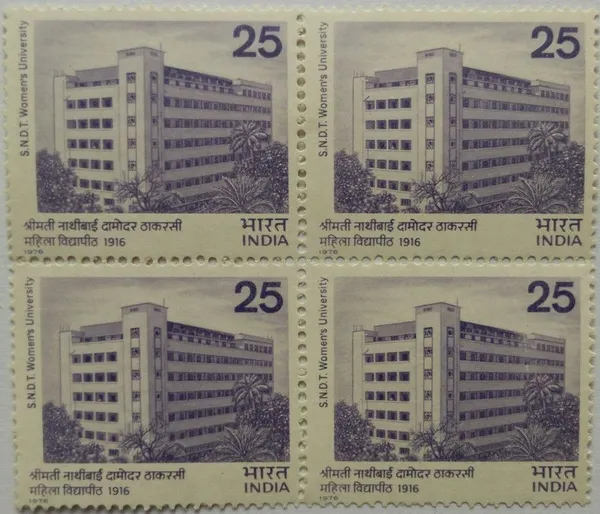 India_-_1976_-_S_N_D_T_WomenS_University,_Building,_Education,_Institution,_25_P_(Block_Of_4_Stamp)_-_MNH_-_Pack_of_2