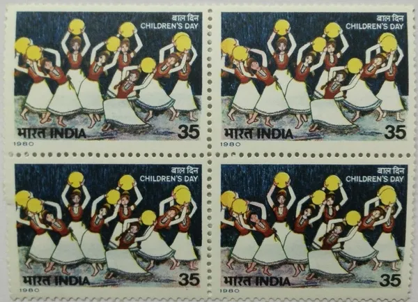 India_-_1980_-_Childrens_Day,_Painting,_Girls,_Dancing,_35_P_(Block_of_4_stamp)_-_MNH_-_Pack_of_2