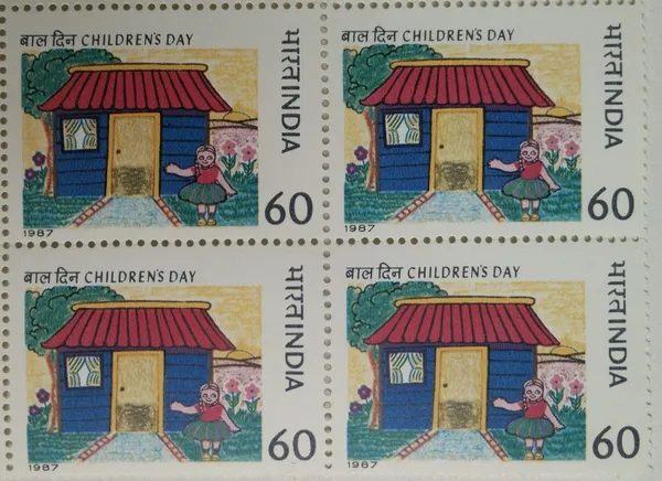India_-_1987_-_National_Childrens_Day_(Block_Of_4_Stamp)_-_MNH