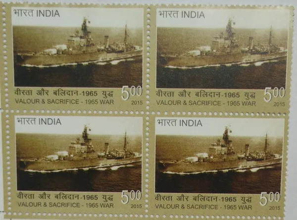 India_-_2015_-_Valour_and_Sacrifice-1965_War_Armed_Forces,_Navy,_Defence,_Ship,_Sea,_War_(Block_of_4_stamp)_-_MNH_-_Pack_of_2