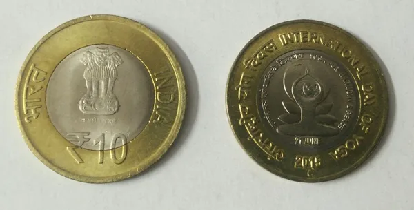 India_-_2015_-_10_Rupees-_International_Yoga_Day-_1_No-_UNC