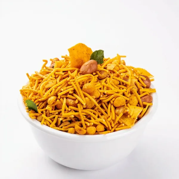 Garlic_Mix_Namkeen_With_Sev_Fried_Noodles,_Roasted_Peanuts,_Turmeric,_Indian_Spices_With_Garlic_Taste