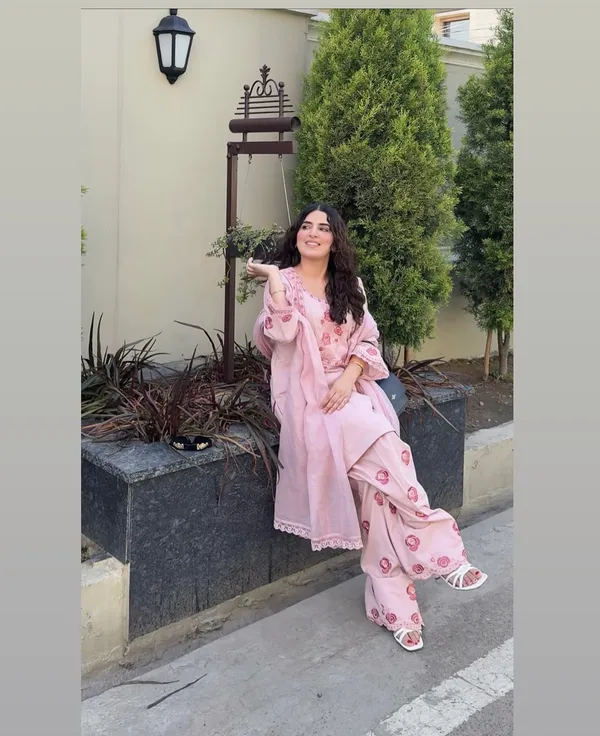 Pink_Floral_Embroidered_Salwar_Suit_Set_With_Dupatta_For_Women