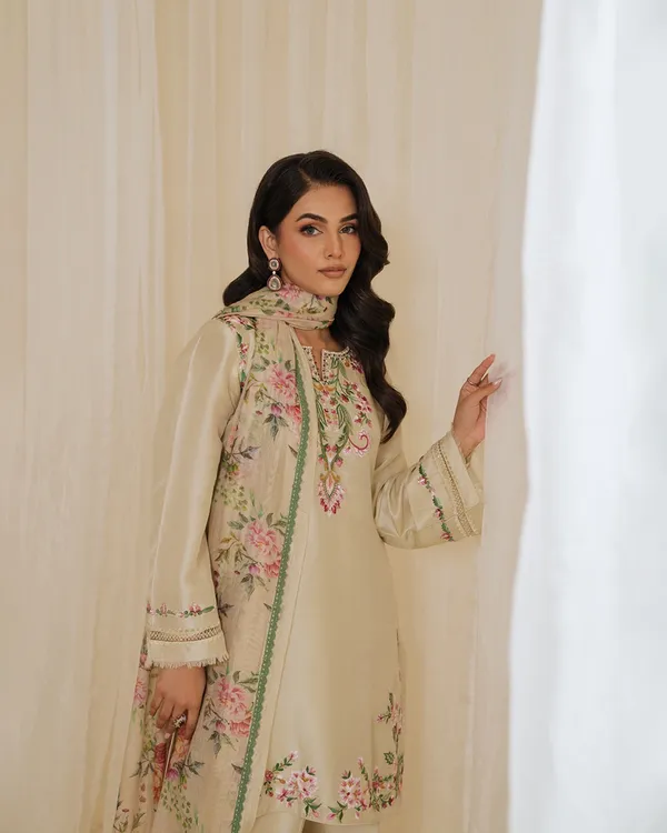 Cream_Floral_Embroidered_Elegant_Ethnic_Wear_Pakistani_Suit_With_Dupatta_For_Women