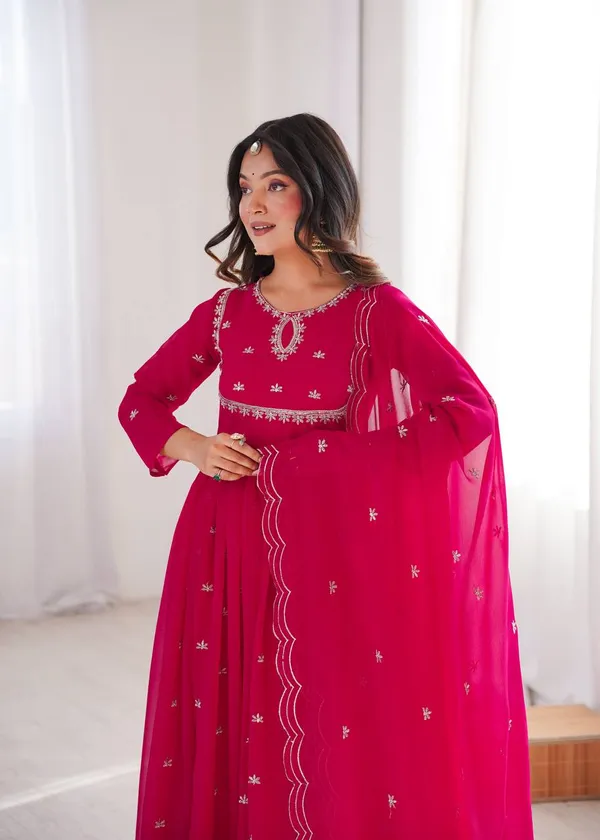 Elegant_Red_Anarkali_Suit_Set_With_Embroidered_Dupatta_For_Women