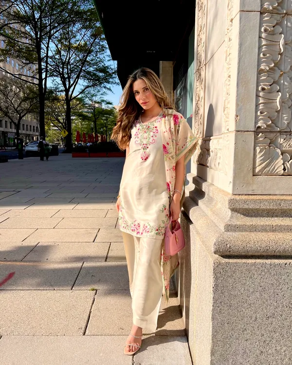 Cream_Floral_Embroidered_Elegant_Ethnic_Wear_Pakistani_Suit_With_Dupatta_For_Women