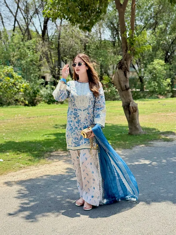 Blue_Floral_Printed_Kurta_Set_With_Dupatta_And_Ethnic_Pakistani_Style_Suit_For_Women