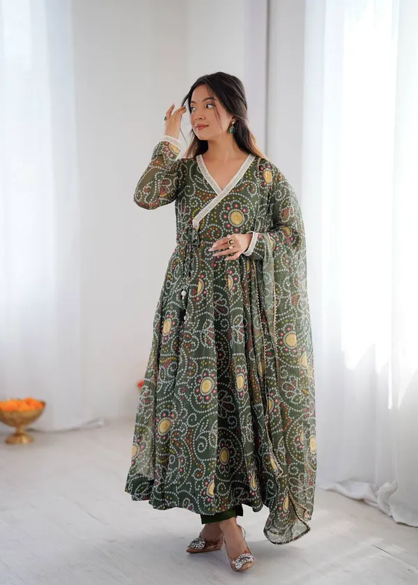 Green_Bandhani_Print_Lehenga_Choli_Set_With_Dupatta_For_Women