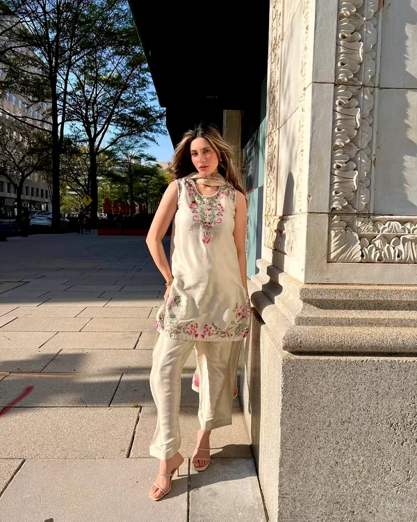Cream_Floral_Embroidered_Elegant_Ethnic_Wear_Pakistani_Suit_With_Dupatta_For_Women