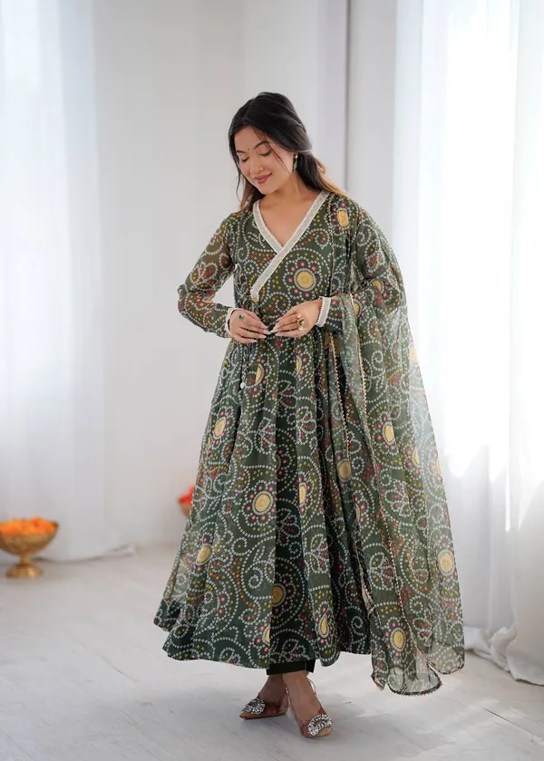 Green_Bandhani_Print_Lehenga_Choli_Set_With_Dupatta_For_Women
