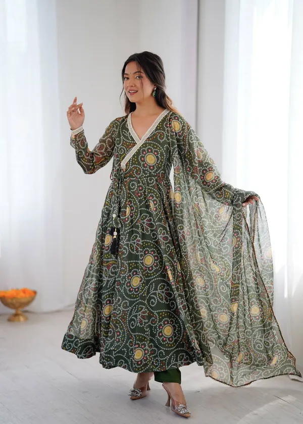 Green_Bandhani_Print_Lehenga_Choli_Set_With_Dupatta_For_Women