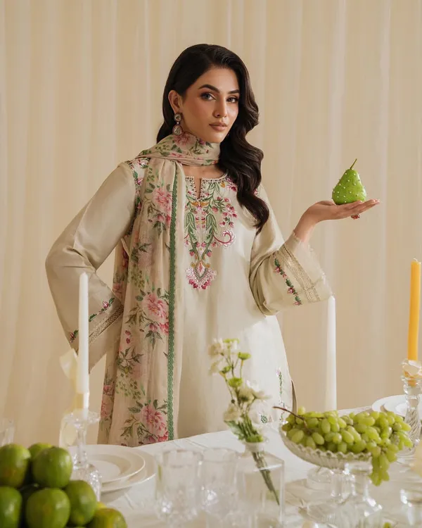 Cream_Floral_Embroidered_Elegant_Ethnic_Wear_Pakistani_Suit_With_Dupatta_For_Women