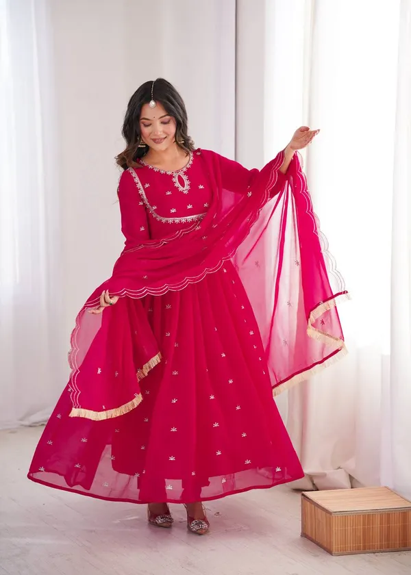 Elegant_Red_Anarkali_Suit_Set_With_Embroidered_Dupatta_For_Women