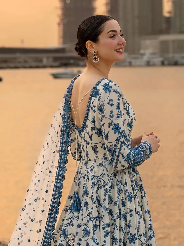 Women_Heavy_Embroidered_Faux_Georgette_Anarkali_Gown_Set_With_Organza_Dupatta