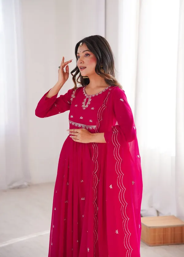 Elegant_Red_Anarkali_Suit_Set_With_Embroidered_Dupatta_For_Women