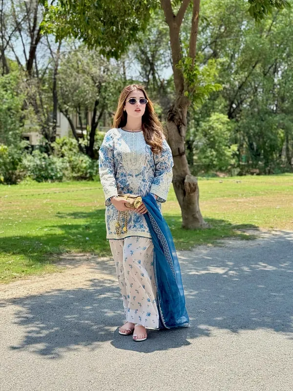 Blue_Floral_Printed_Kurta_Set_With_Dupatta_And_Ethnic_Pakistani_Style_Suit_For_Women