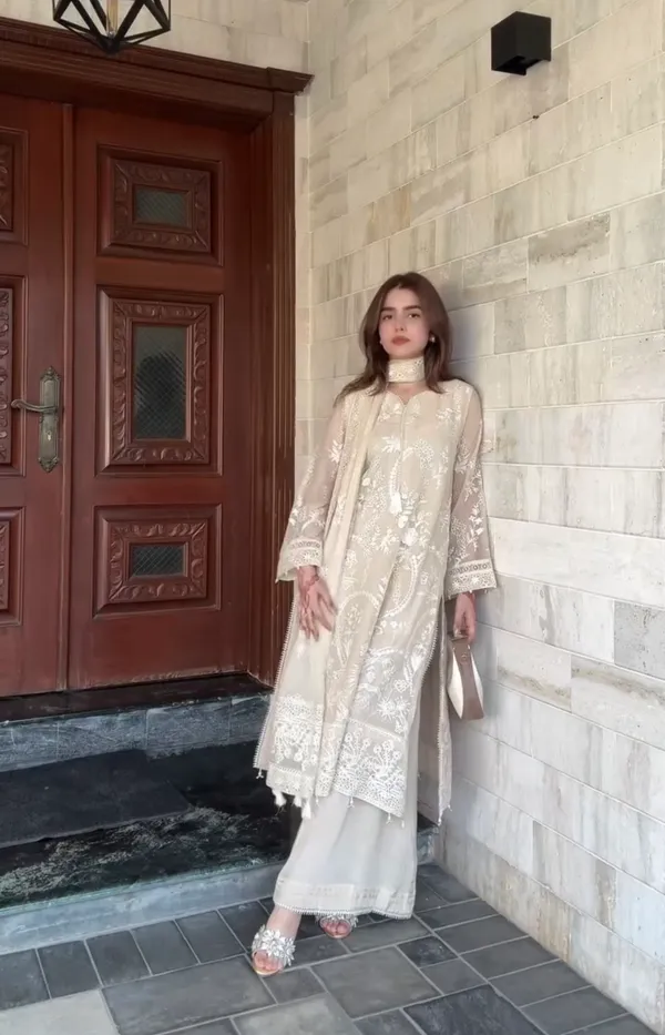 Ivory_Elegant_Embroidered_Three_Piece_Ethnic_Wear_Pakistani_Suit_Set_For_Women