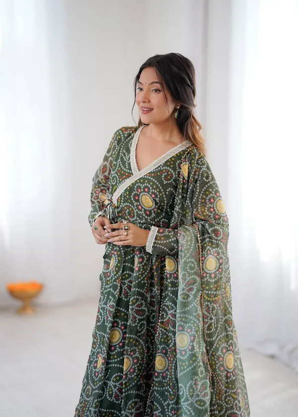 Green_Bandhani_Print_Lehenga_Choli_Set_With_Dupatta_For_Women
