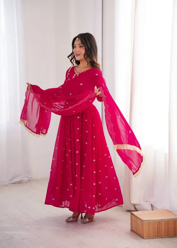 Elegant_Red_Anarkali_Suit_Set_With_Embroidered_Dupatta_For_Women