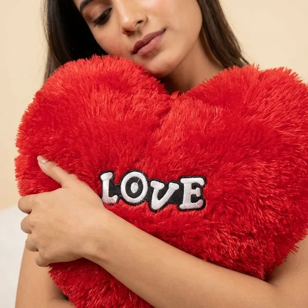 Red_Faux_Fur_Stuffed_Toy_For_Kids