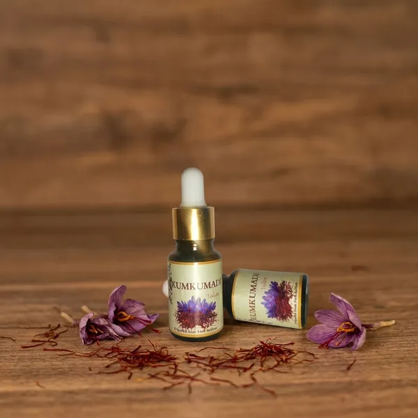 Kumkumadi_Tailam_Ayurvedic_Face_Oil_With_Dropper_(15Ml)
