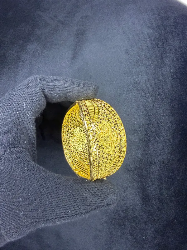 22K_Gold_Plated_Filigree_Work_Dome_Bangle_For_Women