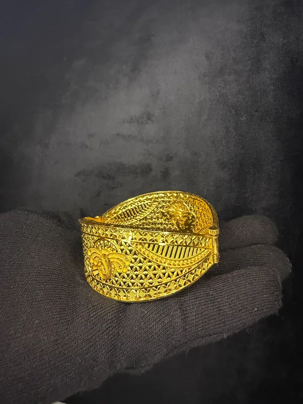 22K_Gold_Plated_Filigree_Work_Dome_Bangle_For_Women