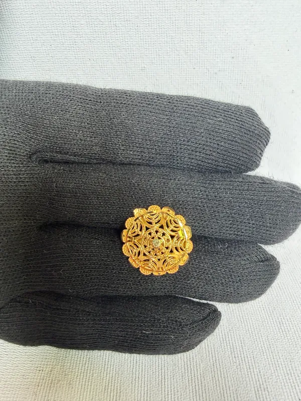 Elegant_Golden_Floral_Ring_For_Women
