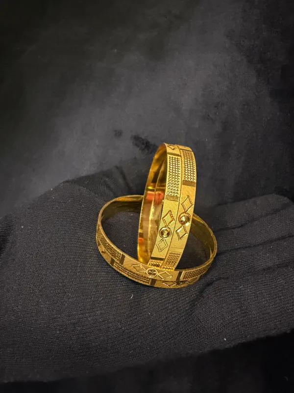 Traditional_Gold_Toned_with_Geometric_Patterns_Designer_Bangle_For_Women