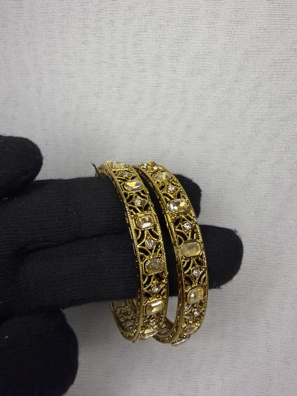 Yellow_Stone_Embellishments_Gold_Toned_Bangles_For_Women