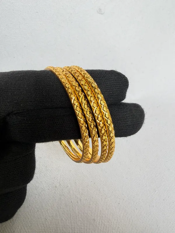 Gold_Toned_Textured_Bangles_For_Women