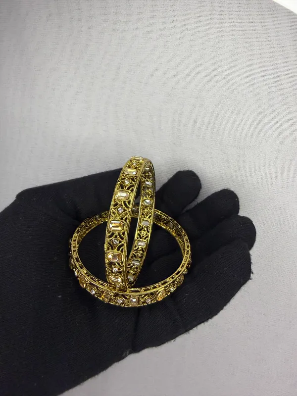 Yellow_Stone_Embellishments_Gold_Toned_Bangles_For_Women