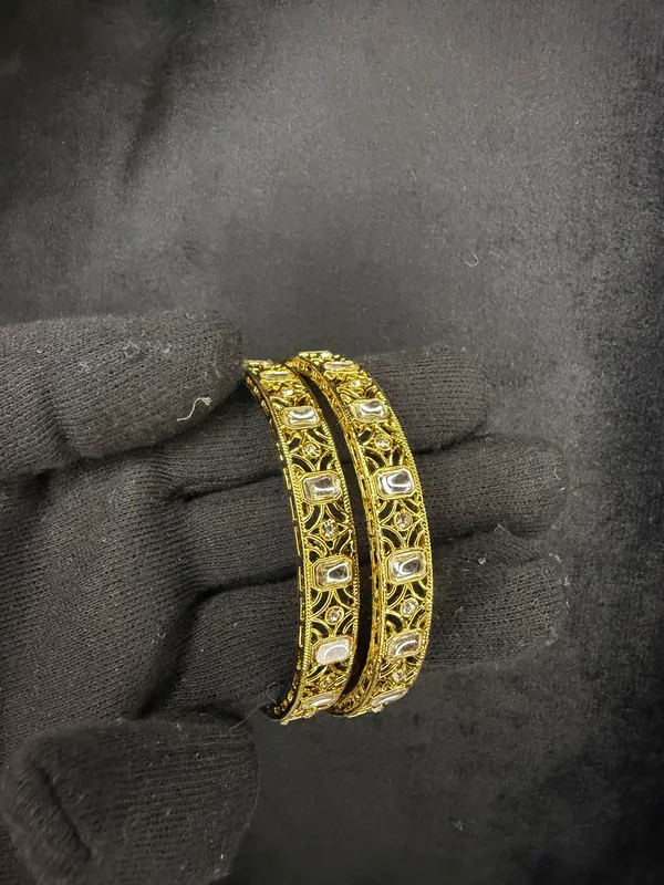 Yellow_Stone_Embellishments_Gold_Toned_Bangles_For_Women