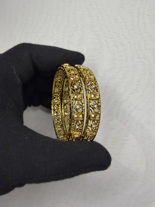 Yellow_Stone_Embellishments_Gold_Toned_Bangles_For_Women