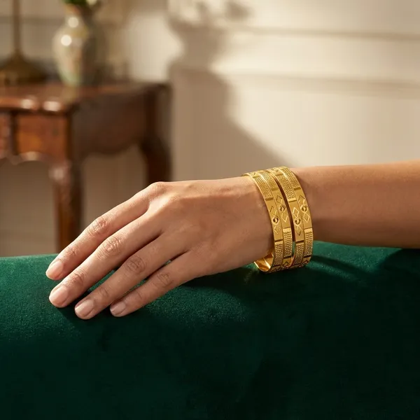 Traditional_Gold_Toned_with_Geometric_Patterns_Designer_Bangle_For_Women