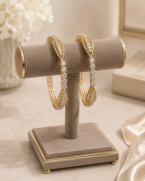 Celestia_Luxe_Leaf_Solitaire_Bangles