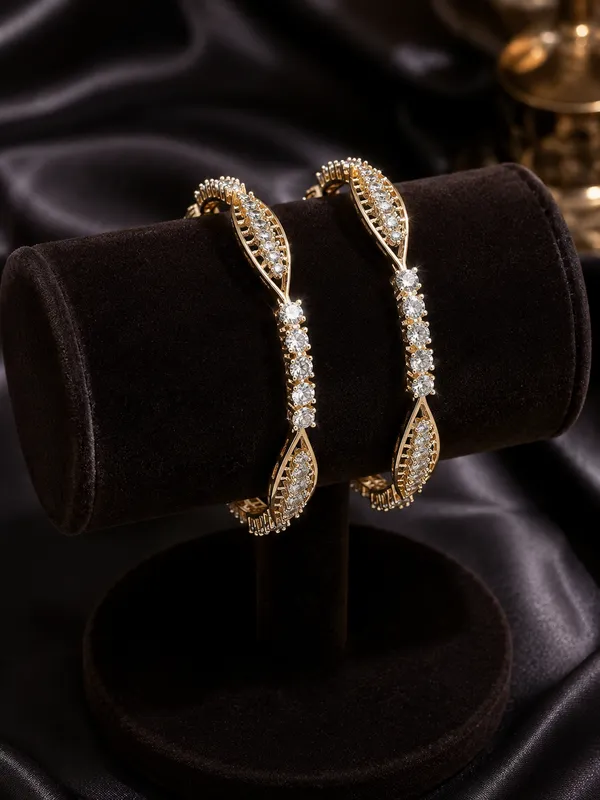 Celestia_Luxe_Leaf_Solitaire_Bangles