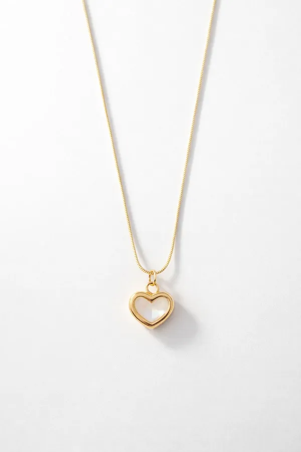 Crystal_Heart_Pendant_Necklace_For_Women