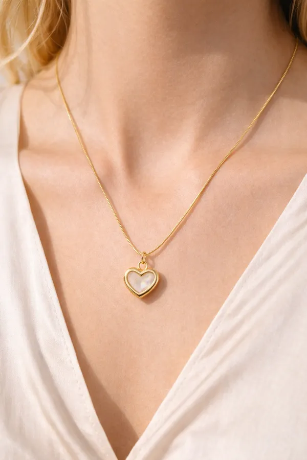 Crystal_Heart_Pendant_Necklace_For_Women