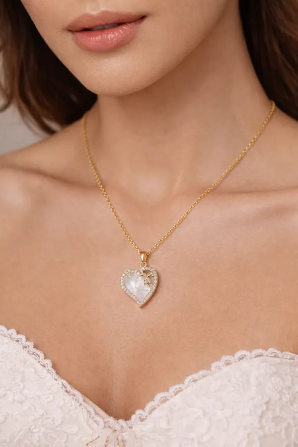 Eterna_Heart_Glow_Pendant_Necklace_For_Women
